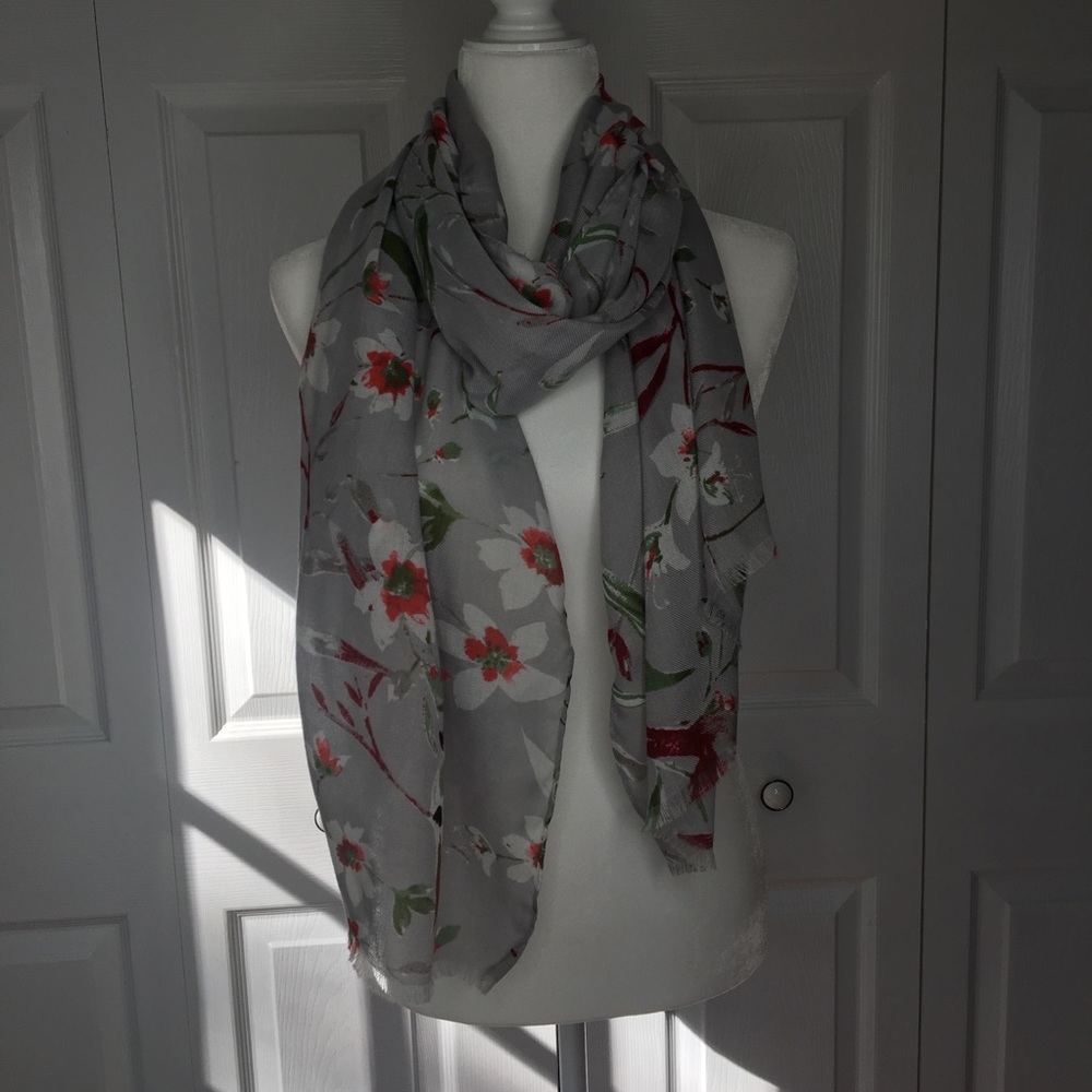 Kohls scarf gray with red birds 6 feet long